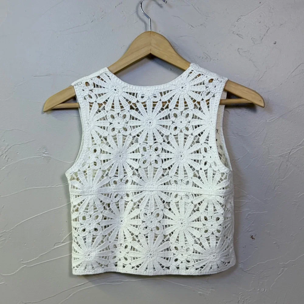 Art Class Crochet Vest Girls Medium 8 White Floral Button Up Boho Cottagecore